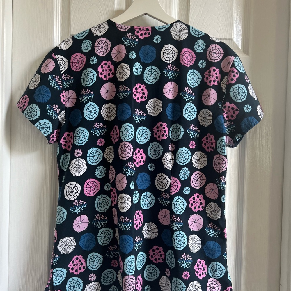 Floral Patterned Scrub Top - Picture 2 of 3